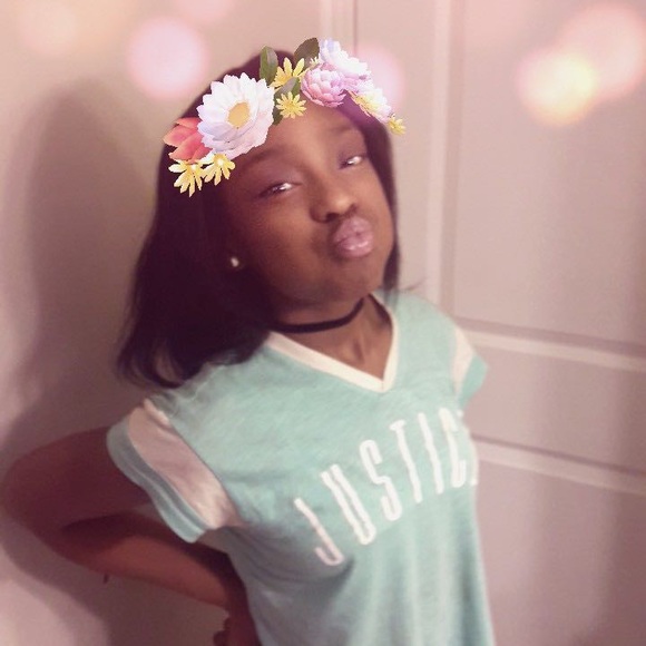 Meet your Posher, Janet🥰 - Picture 1 of 1